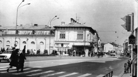 Bacău, Cinema Tineretului/ fosta Lux, str. Calea Regelui Ferdinand/ devenit Nicolae Bălcescu, vizavi de Teatrul Bacovia